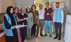 Hasta yakınları ve sağlık çalışanlarına aşure ikramı