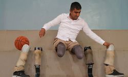 Protez bacaklarıyla engel tanımayan müezzin