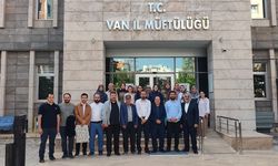 Van’da Umre Ödüllü Gençlik Bilgi Yarışmasında dereceye girenler ödüllendirildi