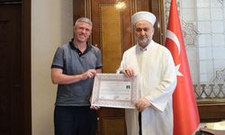 İngiliz vatandaşı Peter Jonathon Adana'da Müslüman oldu