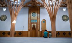 Cambridge Merkez Camii'nde tarihi ziyaret