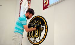 Din görevlisi sanatıyla camileri güzelleştiriyor