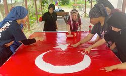 Yaz Kur’an kursu öğrencilerinden, 15 Temmuz şehitlerine vefa