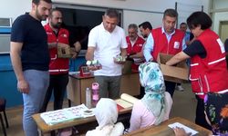 Muş'ta Kızılay ekipleri yaz Kur'an kursu öğrencilerine ikramlarda bulundu