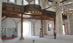 Tarihi Hacı Yusuf Taş Camii'nde süsleme ve kalem işleri devam ediyor