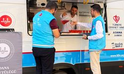 Adana'da üniversite öğrencileri TDV ekiplerince karşıladı