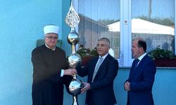 Hırvatistan Maljevac Camisi’nin Minaresine Alem Takıldı