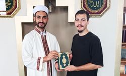 Romen genç, Türk din görevlisinin rehberliğinde Müslüman oldu