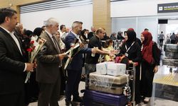 Tokat'ta umreden dönen hafızlar güllerle karşılandı