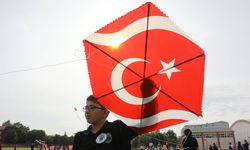 Çocuklar Gazze için uçurtma uçurdu