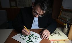 Üniversitede tanıştığı hüsnühat sanatını genç nesillere aktarıyor