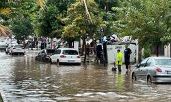 Mersin'de sağanak su baskınlarına neden oldu