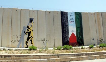 Lübnanlı gençler, "İşgalcilerin Gazze ayrım duvarında tabancayla vurulduğu" olayı güneydeki sınıra çizdi