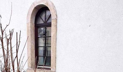 Bosna'da tarihi camiye çirkin saldırı