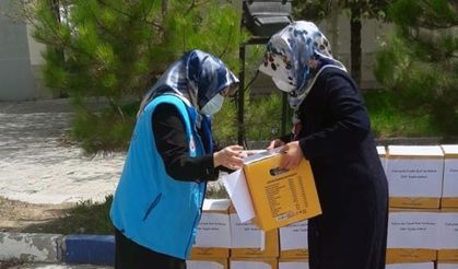 Kur'an kursu öğreticileri ihtiyaç sahiplerine umut oldu