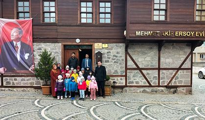 4-6 yaş Kur'an kursu öğrencileri Mehmet Akif'i andı