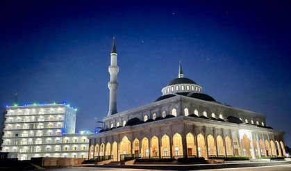 Somali'de Osmanlı mimarisinin izlerini taşıyan cami güzelliğiyle göz dolduruyor