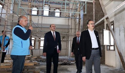 Bilecik Valisi Kızılkaya, Ertuğrulgazi Camii inşaatında incelemelerde bulundu