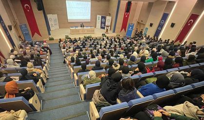 Gaziantep'te "Çağrısı Çağını Kuracak Bir Gençlik" konulu konferans