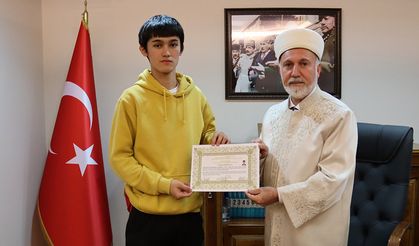 Kazakistan uyruklu genç Müslüman oldu