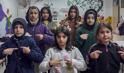 Karaman'da ortaokul öğrencileri işaret dili öğrendi