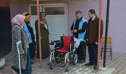 Kırıkkale'de engelli vatandaşa akülü sandalye hediye edildi