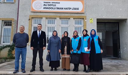 Trabzon'da okul kütüphanelerine kitap hediye edildi