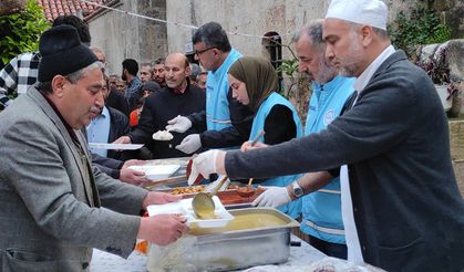 Adanalılar tarihi Ramazanoğlu Medresesi’nde oruçlarını açıyor
