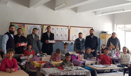 Koçfaz'da öğrencilere ramazan hurması ikram edildi