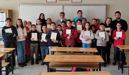 Bitlis’te öğrencilere Kur'an hediye edildi