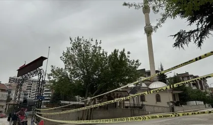 Çankırı'da cami minaresinin yıkılma tehlikesi nedeniyle çevresindeki binalara tahliye kararı