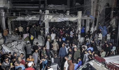 Katil İsrail güçleri Refah'ta bir evi bombaladı, 4'ü çocuk 7 Filistinli şehit oldu