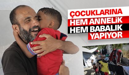 Çocuklarına hem annelik hem babalık yapıyor