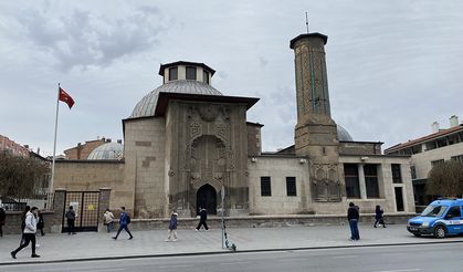 Anadolu Selçuklu Devletinin önemli eserlerinden İnce Minareli Medrese eski ihtişamına kavuşacak