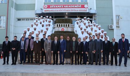 Selçuk Dini Yüksek İhtisas Merkezi'nde mezuniyet sevinci