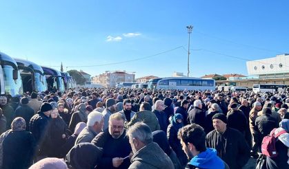 Akhisarlı umreciler dualarla yola çıktı