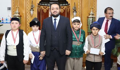 Sivas'ta geleneksel okçuluk yarışmalarında dereceye giren sporcular ödüllendirildi