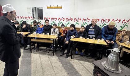 Pendik'te camide "soba başı muhabbetleri"yle gençlere güvenli ortam sunuluyor