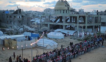 TDV, Gazze’de yerinden edilen Filistinlilere iftar verdi