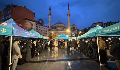 Rizeli hacı adayları dualarla yola çıktı