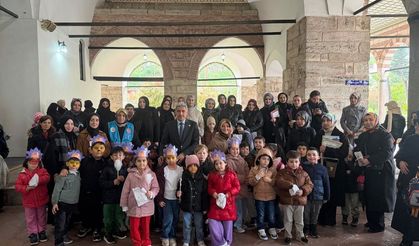 Beyoğlu’nda minikler kumbaralarını kitap için açtı