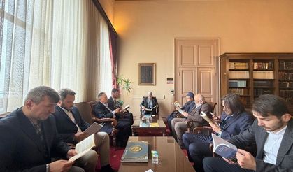 Beyoğlu’nda mesai kitapla başlıyor