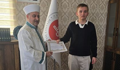 Anne ve oğlu Kemer'de Müslüman oldu