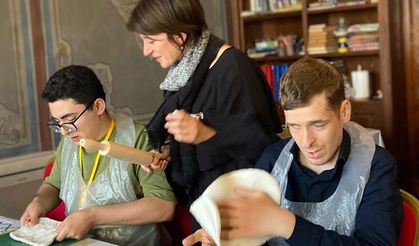 Görme engelli gençler engelleri sanatla aşıyor