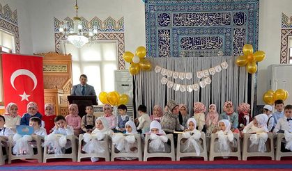 Bozkurt'ta minikler Kur'an'a geçmenin sevincini yaşadı