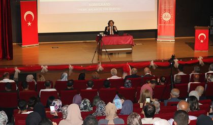 Mersin'de insanın anlam ve yön arayışı konuşuldu
