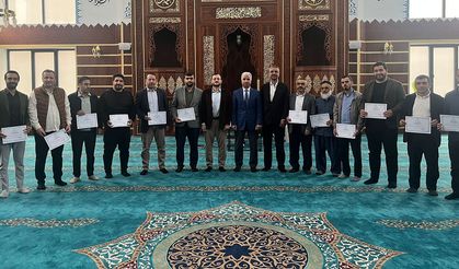 Kaynarca'da din görevlileri hafızlıklarını muhafaza ediyor