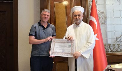 İngiliz vatandaşı Peter Jonathon Adana'da Müslüman oldu