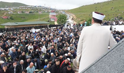 1800 rakımda cuma kıldılar