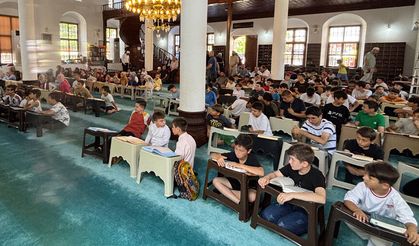 150 öğrenci 10 dakikada hatim yaptı
